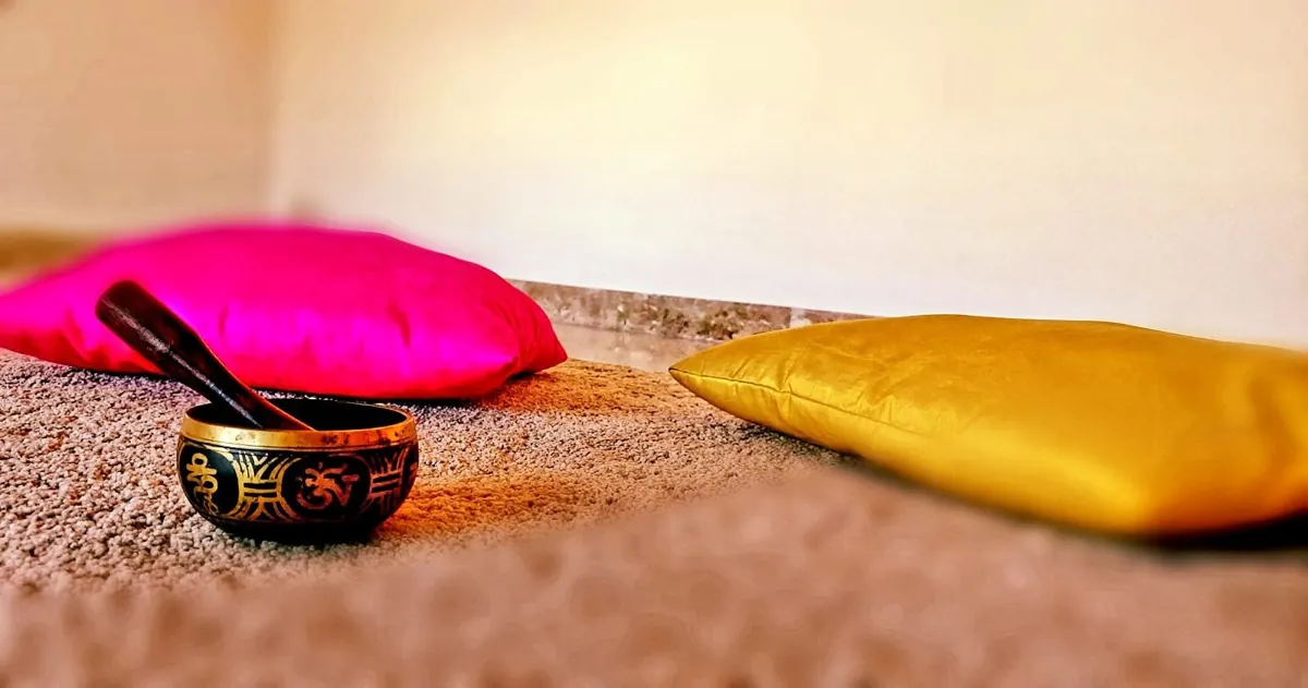 Campana tibetana e cuscini